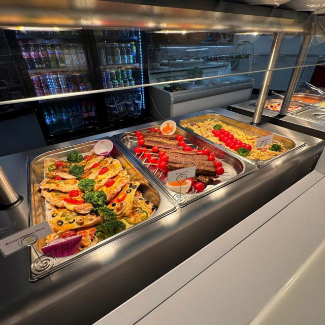 Building-Cafe-at-Skanska—Botanic-Place—Hot-Food-Display-(1)